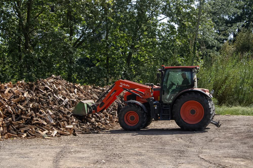 Maquinària FustaGo — Kubota al Vallès Occidental per al tractament de llenya