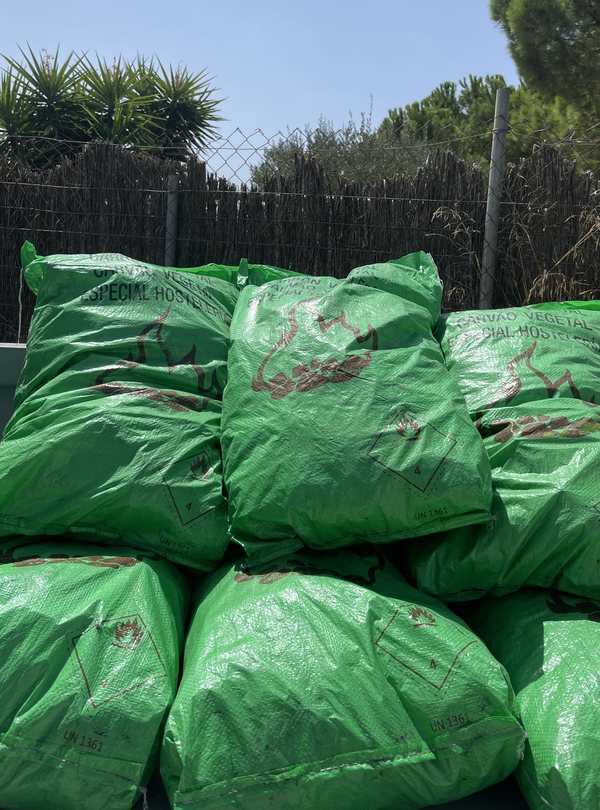 Sacs de carbó vegetal d'alzina de 15 kg especial hostaleria — FustaGo, Terrassa