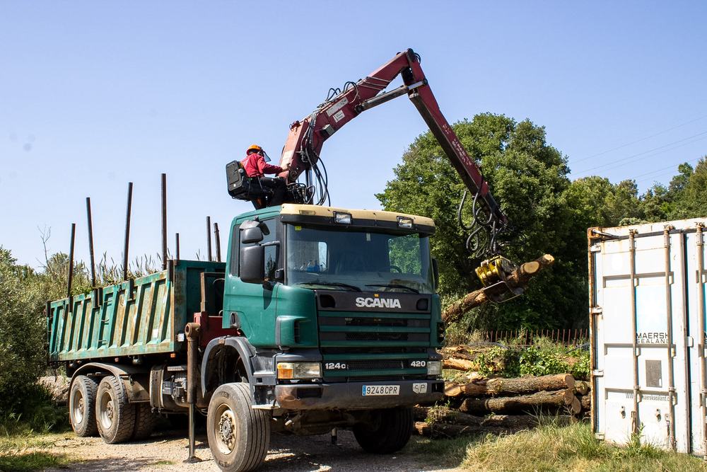 FustaGo — Camió Scania distribució de llenya a domicili Terrassa